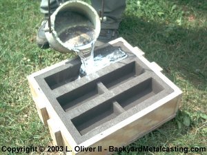 Pouring aluminum ingots