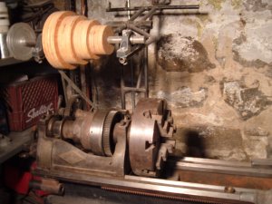 The 4 jaw chuck installed