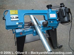 The saw in the horizontal position