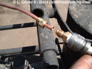 Connecting the fuel line